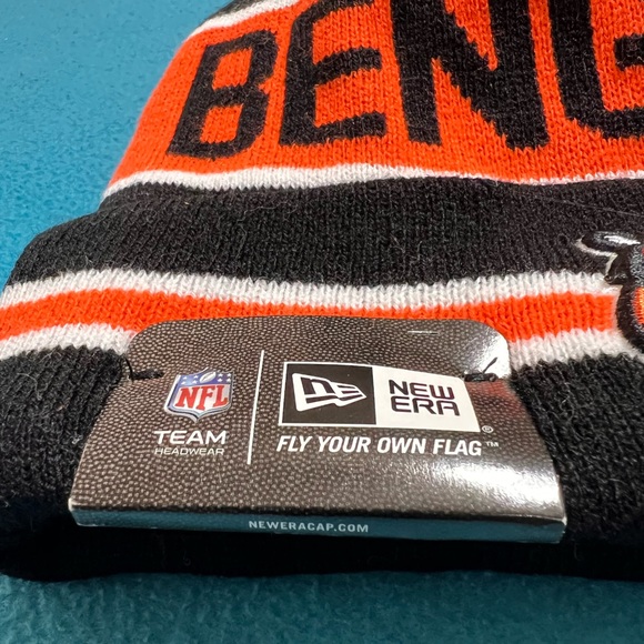 CINCINNATI BENGALS KNIT BLACK/ORANGE POM BEANIE ADULT OS HAT NWT- Ship Same Day - Picture 3 of 3
